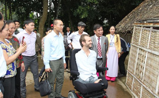 Nick Vujicic diễn thuyết tại xứ Nghệ